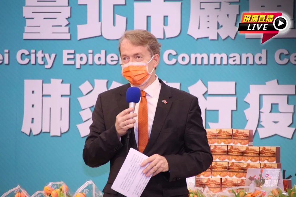 【直播】荷蘭貿易暨投資辦事處　贈北市聯醫醫護鬱金香