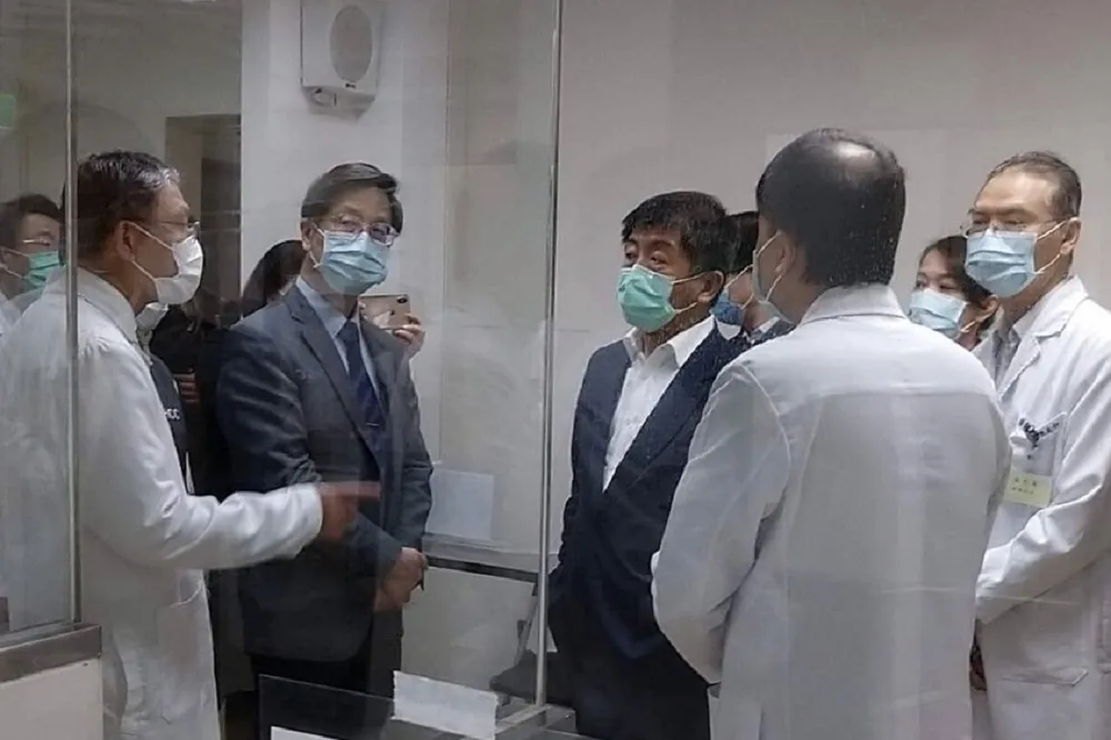 【獎勵變懲罰】衛福部每日1萬津貼卻要大家分　醫捨命顧確診者還縮薪