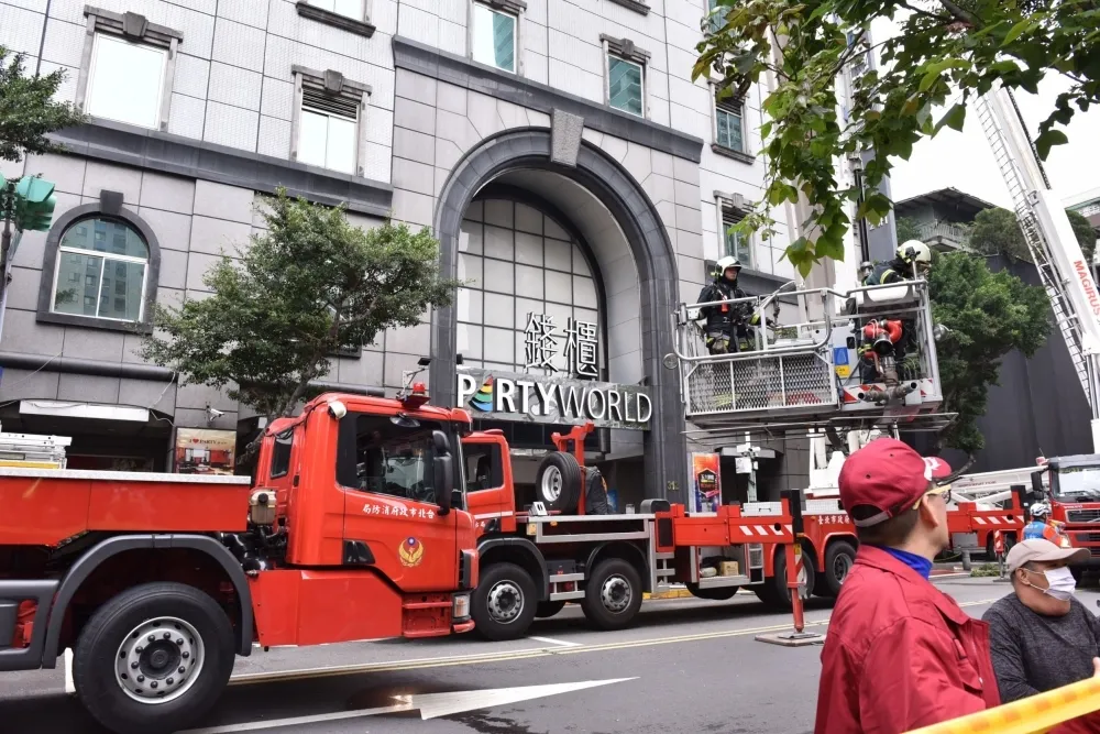 【錢櫃5死】林森店經理訊後30萬元交保　她情緒崩潰：不了解店內消防設施
