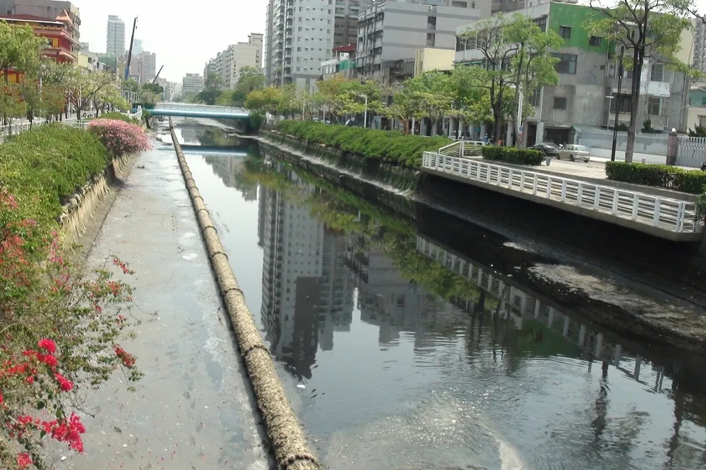 高市水利局助幸福川「擺脫臭名」　3區清淤工程10天達標　