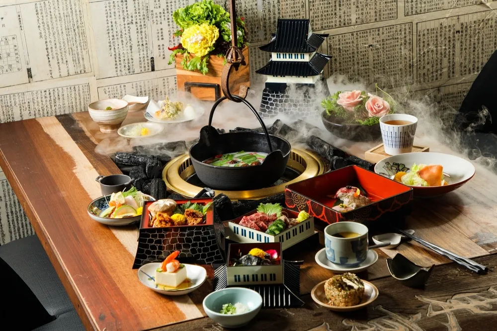 【有片】專人服務和牛無菜單料理 12 道千元有找！信義區全新聯名私廚「胡同裏的寬巷子」5/1 試營運