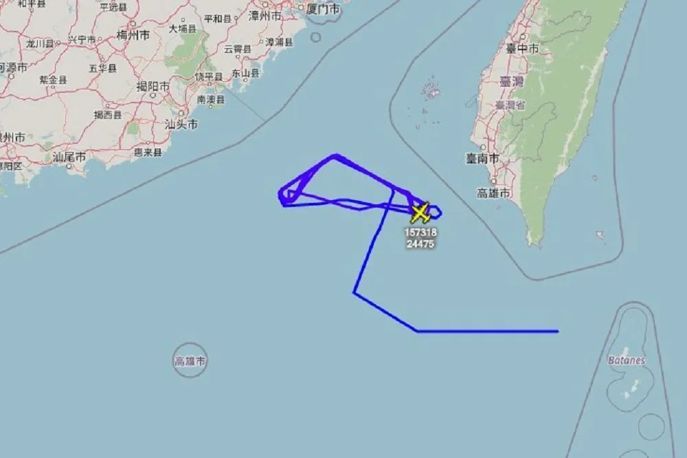 【美軍電偵機又來】4月第13度現蹤　在台灣西南空域「畫圈繞飛」