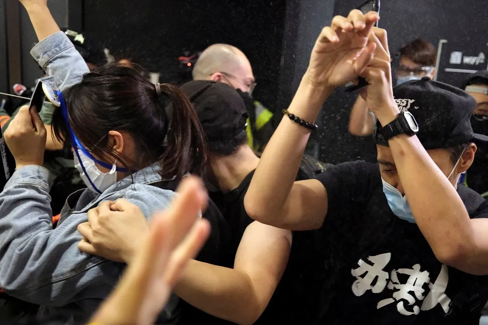 香港親中代表欲將叛國罪納《基本法》　人大常委：愈快愈好