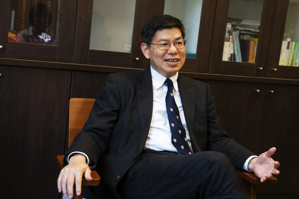 【上報人物詹長權】新冠肺炎竄改人類生活　「三次世界大戰」只能守（下）
