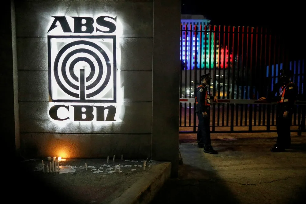 【換照受阻】疑因報導惹惱杜特蒂　菲律賓傳媒龍頭「ABS-CBN」被迫停播