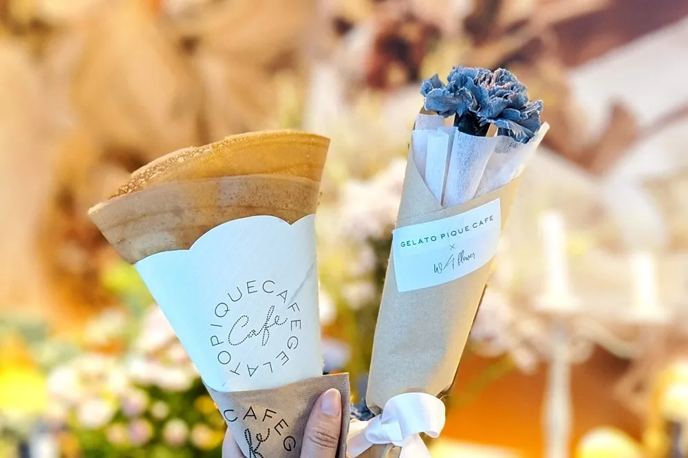 5/8~5/10 母親節快閃！gelato pique café ✕ 浪花跨界合作　購買可麗餅折價購「染星夜康乃馨花束」