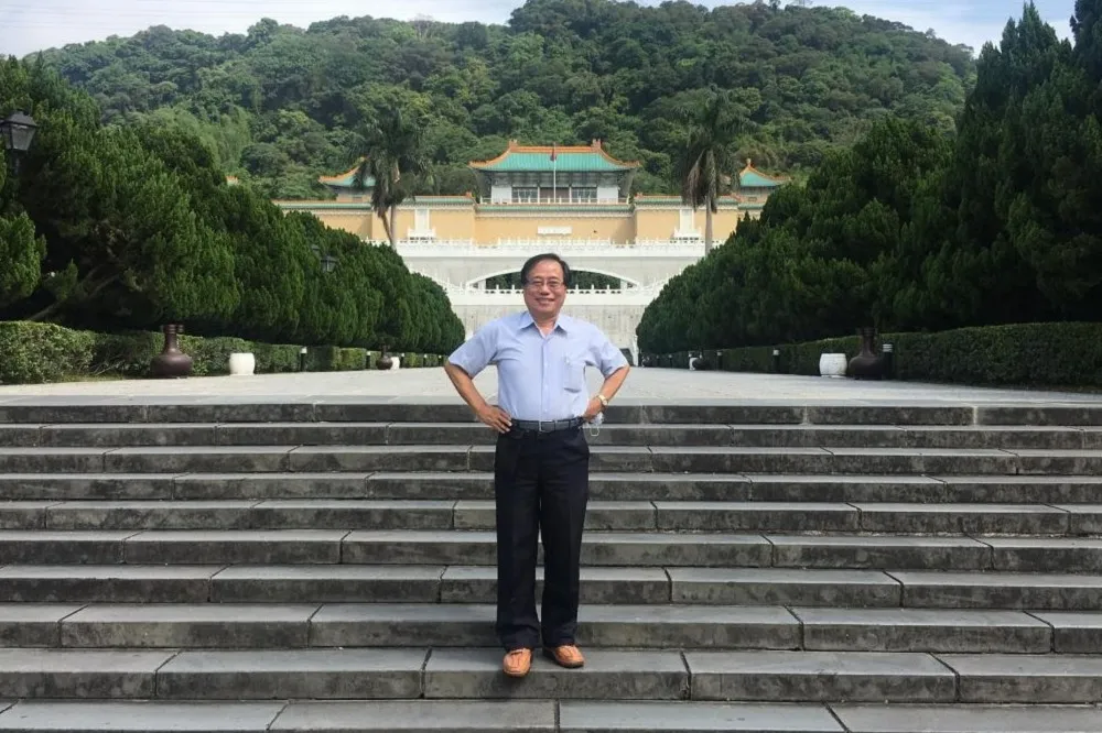 嗆王婉諭「踩著女兒頭顱往上竄」　李來希拒道歉：以她能力當立委機率極小