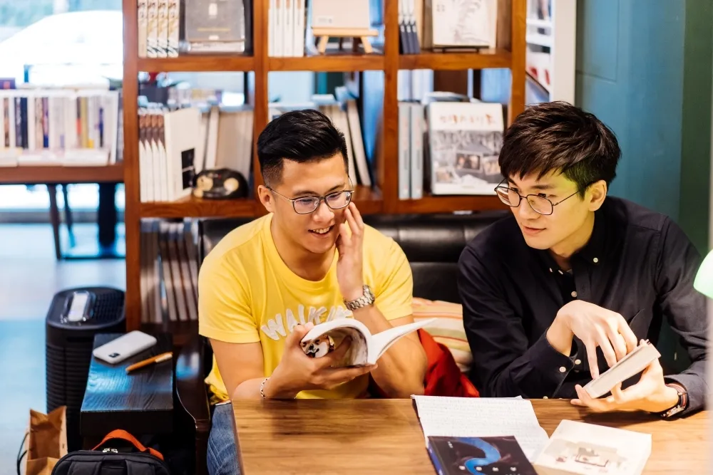 同婚合法一週年！詩人羅毓嘉 X 散文作家謝凱特　談台北城內的同愛與文學