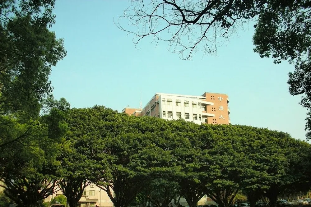投書：高教辦學不能只顧招中生賺大錢