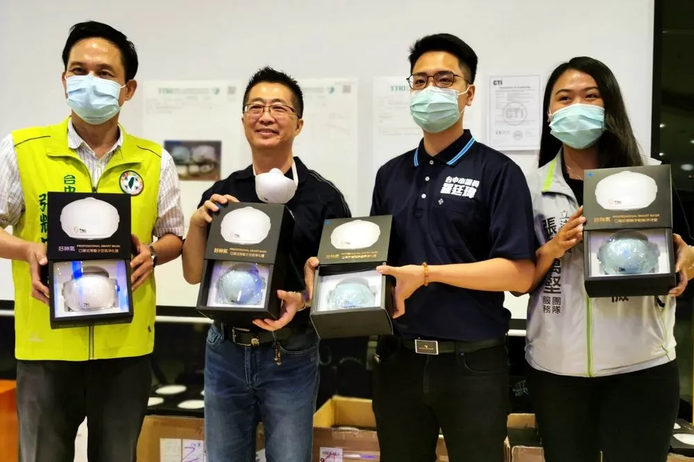 天氣爆熱口罩戴不住 「台灣愛迪生」鄧鴻吉研發智慧型口罩