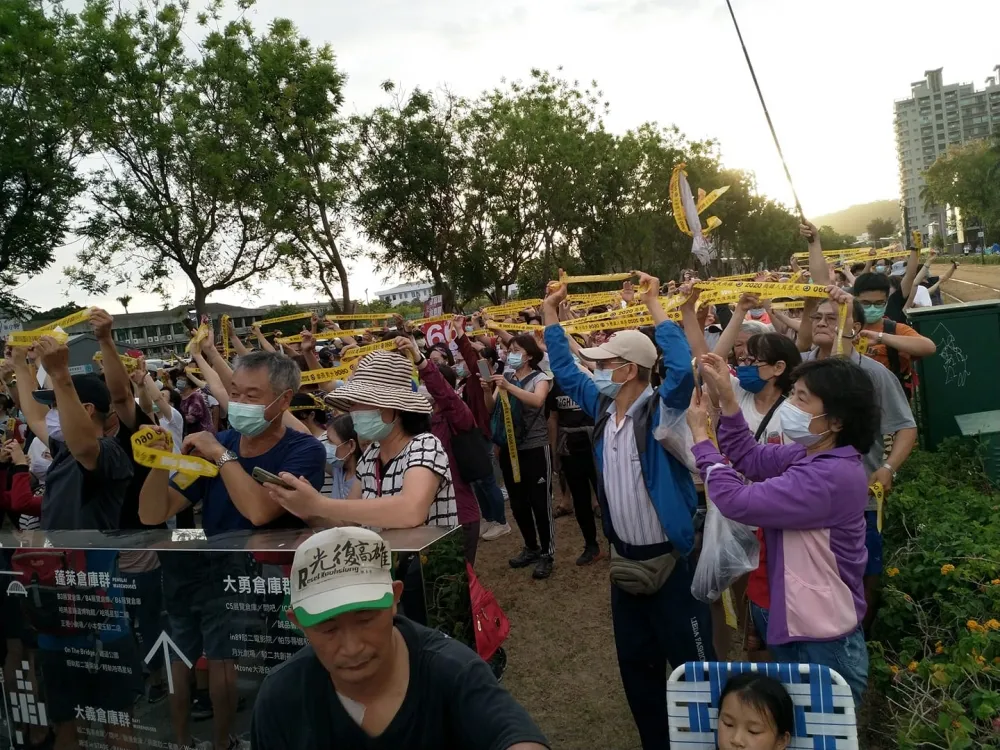 【666罷韓演習登場】16日晚上6點06分舉起黃絲帶　連「偽市長」都來了