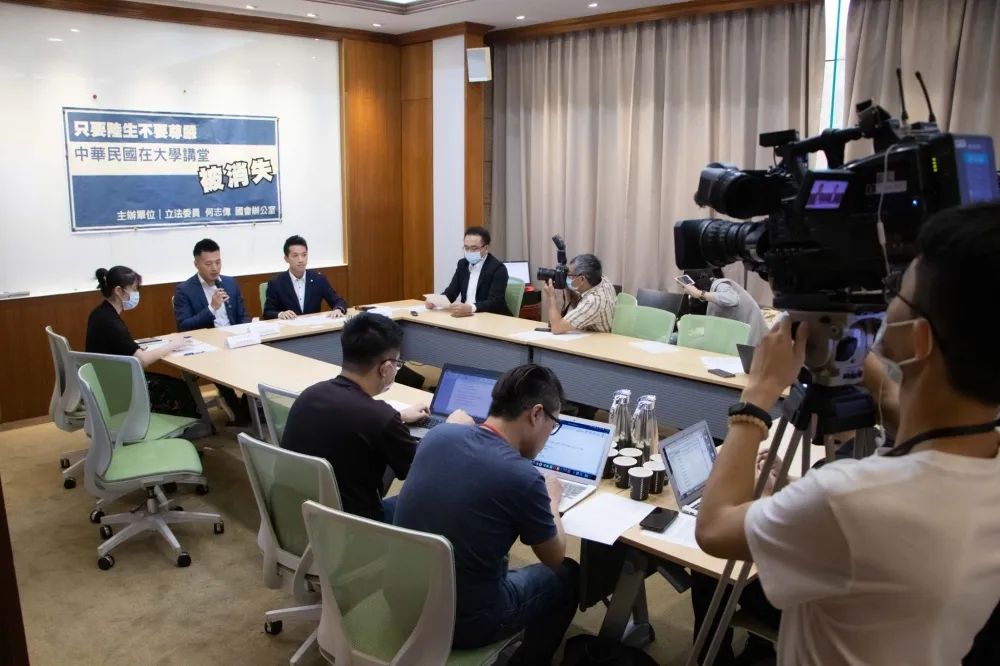 中原大學的校園風波：兩階段賽局與道德制高點