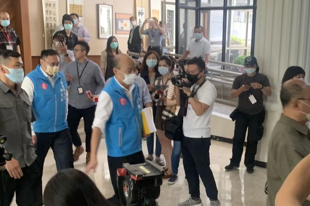 【衣帶漸寬終不悔】韓國瑜撂柳永《鳳棲梧》　為「落跑市長」向市民道歉