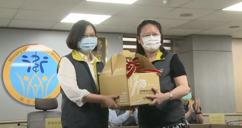 向防疫英雄致敬  黃偉哲感謝總統蔡英文送台南英雄麵