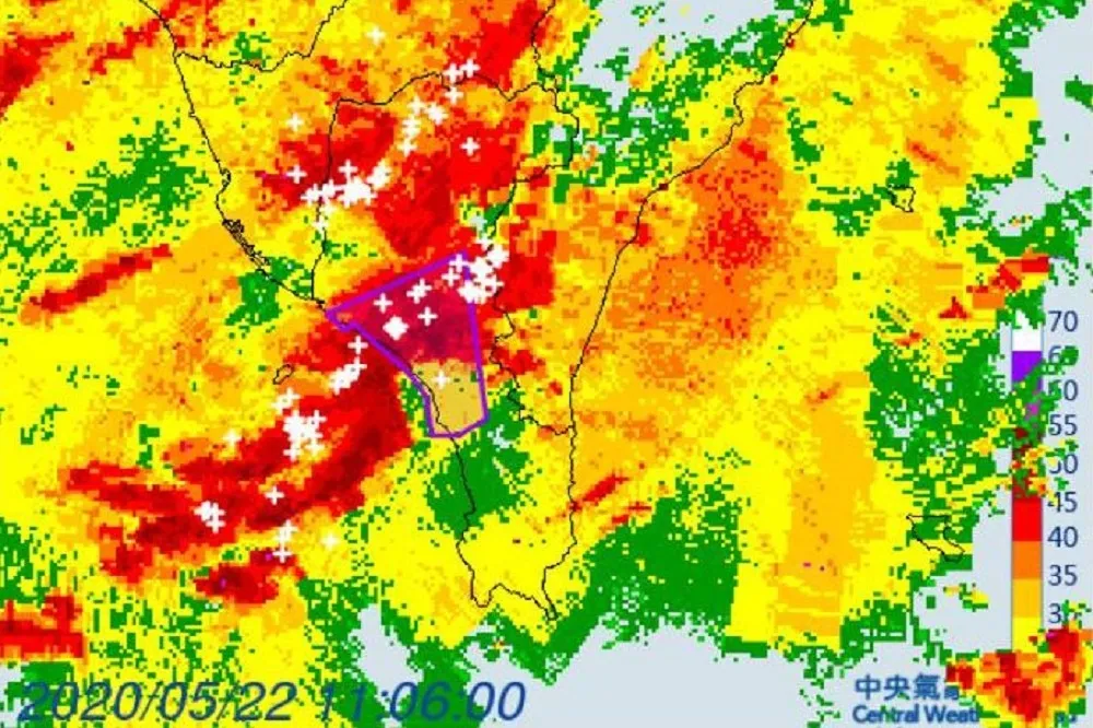 【豪雨轟炸屏東】11:17起大雷雨接力賽　春日鄉雨量逼近400毫米