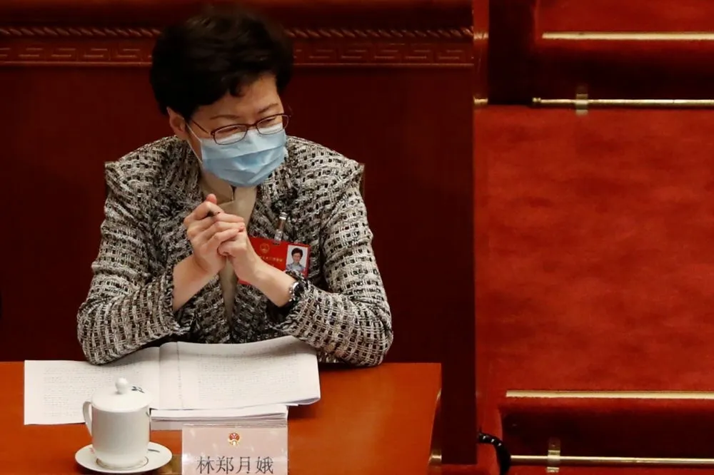 【港版國安法】香港民主派稱「正式落實一國一制」　港股重挫逾900點