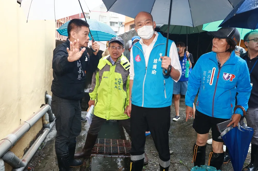 【哪裡豪雨往哪去】不甩罷免拚勘災！　韓國瑜趴趴走緊盯淹水狀況