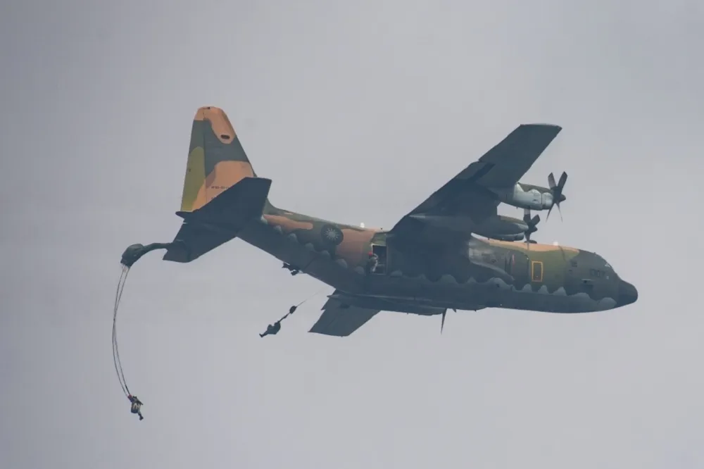 傘繩纏繞墜地受重傷事件頻傳　美製T-11型載重門檻高陸軍新式降落傘案改內購