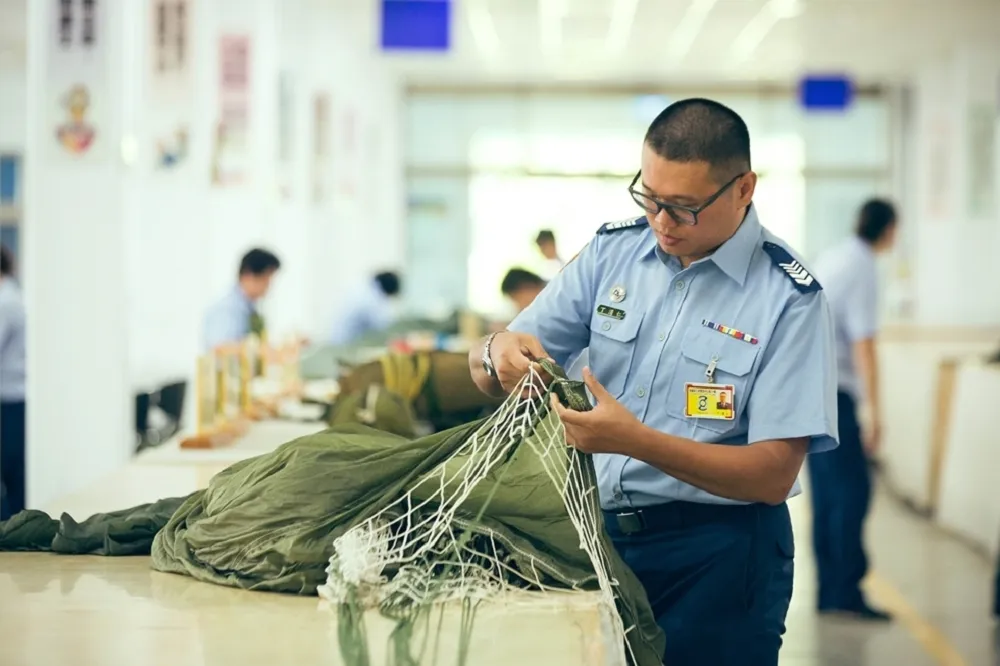 空軍與特指部不下訂單　第209廠傘製所近2年只能生產臂章
