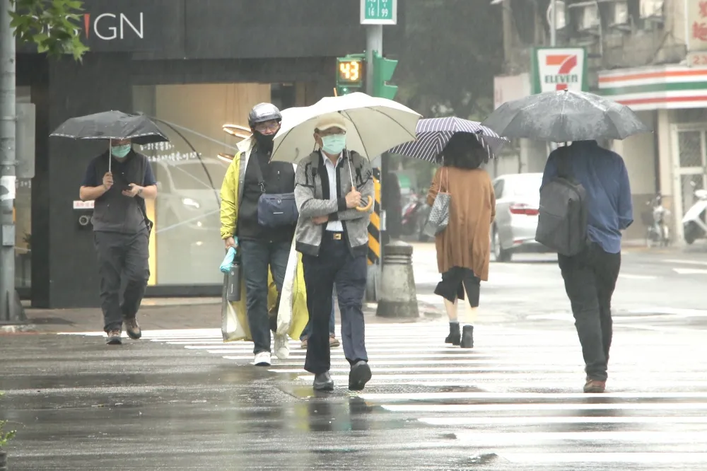【梅雨再襲台3天】26日晚間鋒面報到　西半部東北部防局部大雨