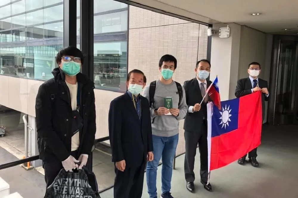 滯俄羅斯近百國人抵台　謝長廷：這是日、台、俄合作的好例子