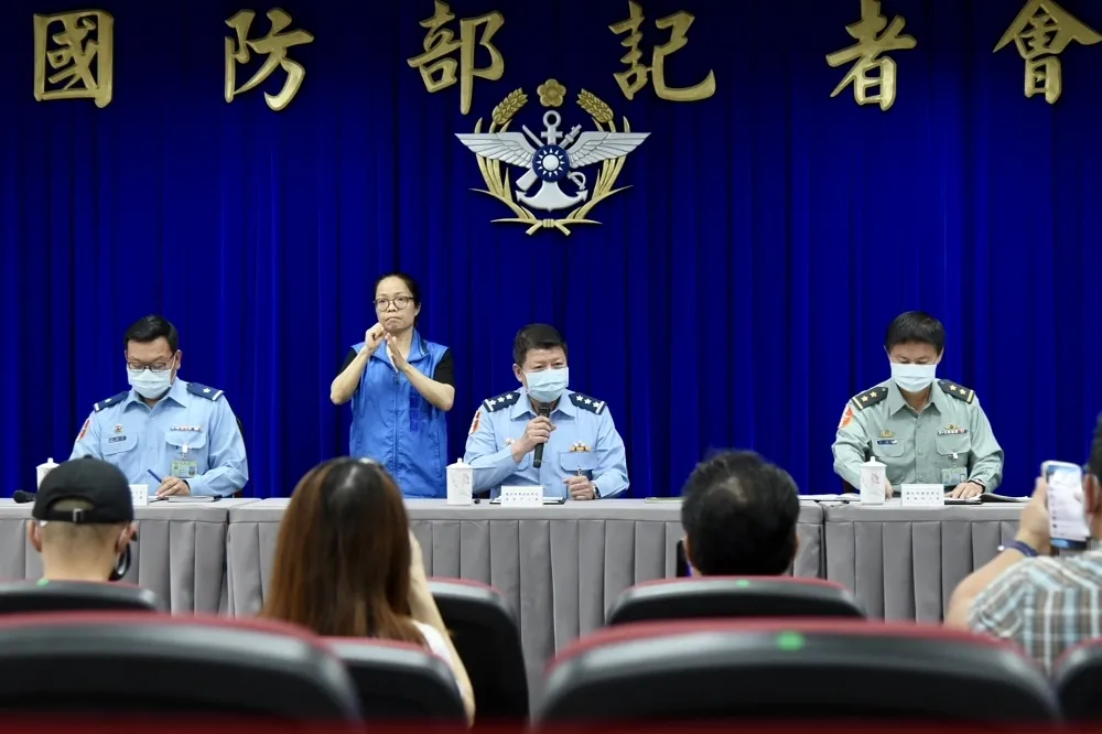 【磐石艦染疫】「並沒有了不起的錯誤」　國防部：這周約談完官兵再懲處