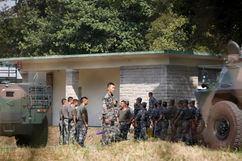 【港版國安法】解放軍駐港司令放話：懲處任何破壞國家統一行徑