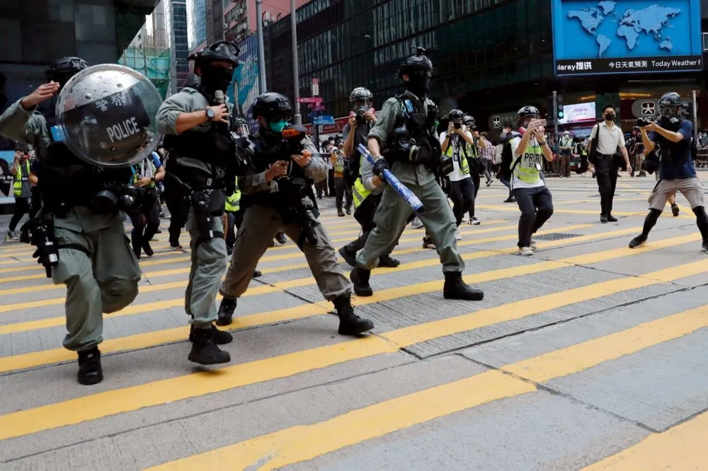 【國歌法二讀】香港優勢警力壓陣逮捕360人　警務處長鄧炳強盛讚警隊表現