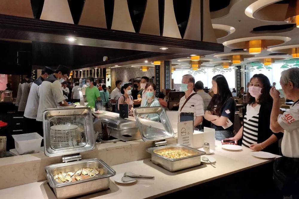 餐飲業從裝葉克膜到康復中　潮港城集團推復工優惠吸客