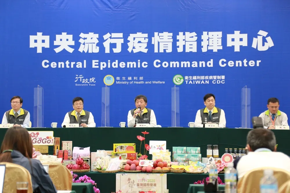 【阿中旋風襲台南】31日再度零確診！　防疫五虎將嘗白河蓮子退火
