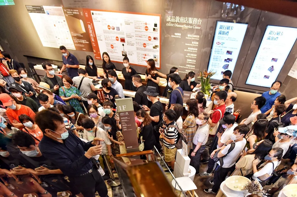 【敦南誠品熄燈】林依晨PO倒數書鐘嘆不捨　董座吳旻潔：關店是體制調整別擔心