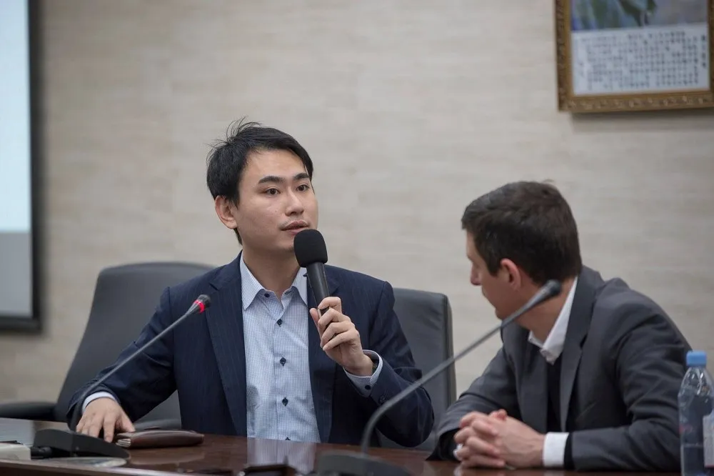 【遭爆享特權】陳明文之子陳冠廷請辭北市副發言人　獲柯文哲慰留