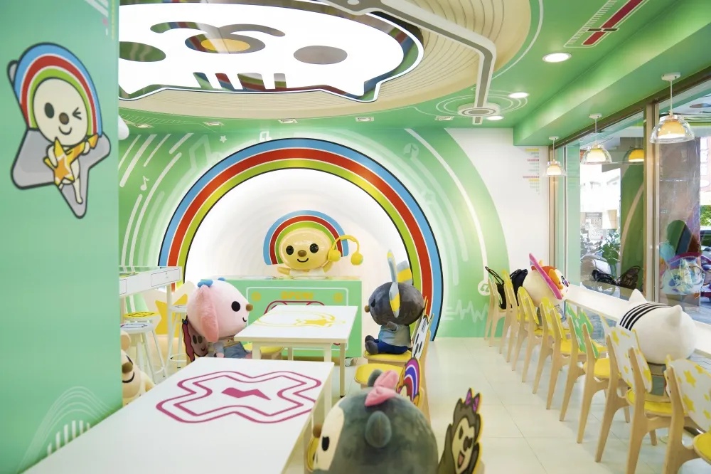 【直擊片】7-11全台首間 「OPEN!家族主題店」可愛登場！獨家商品、HELLO KITTY 聯名第二波搶先看