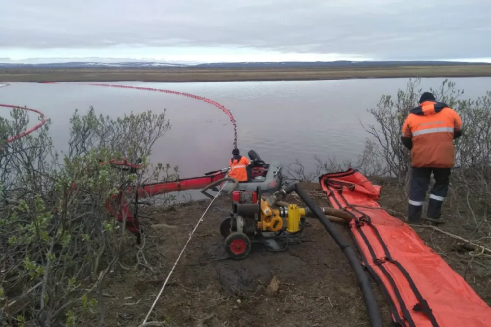 【近北極圈】俄羅斯發生嚴重漏油事故　發電廠讓2萬噸柴油流入河川