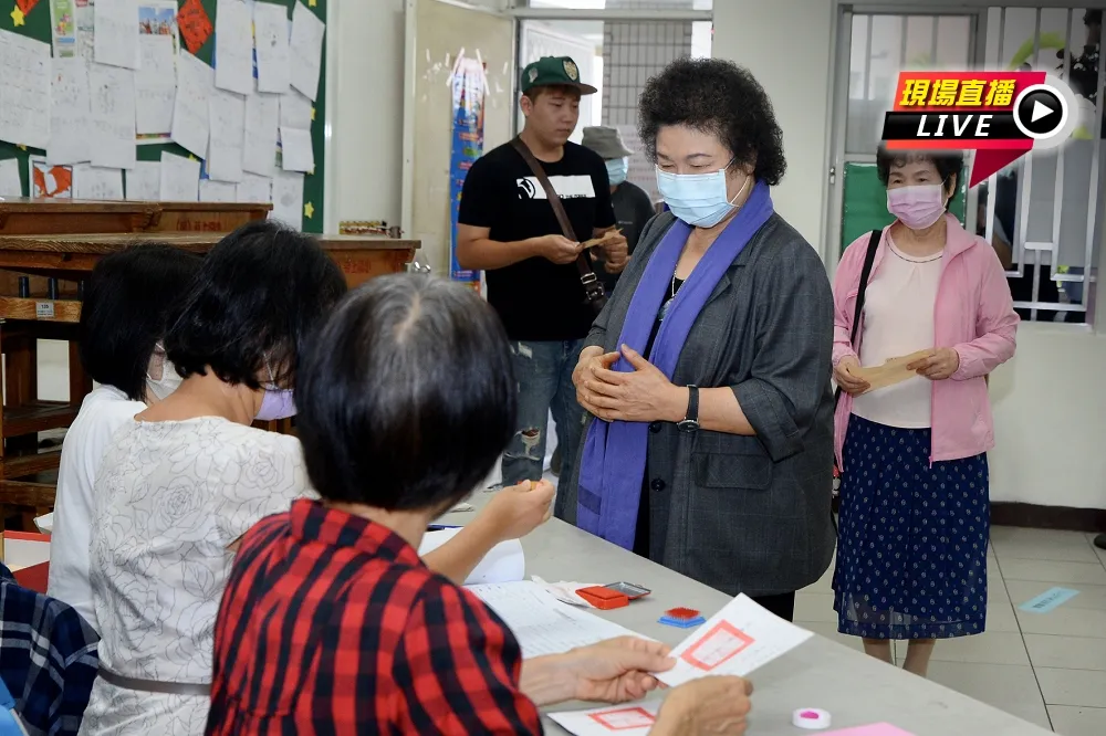 【直播】罷免門檻近58萬票　前高雄市長陳菊前往投票