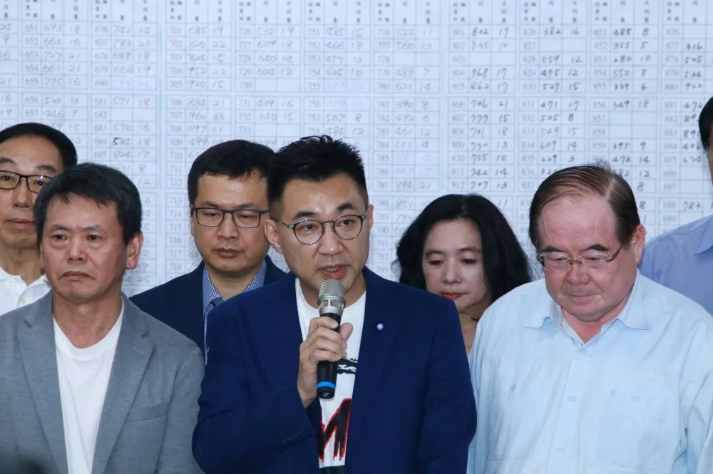 國民黨擔心的是　要不要與韓國瑜切割
