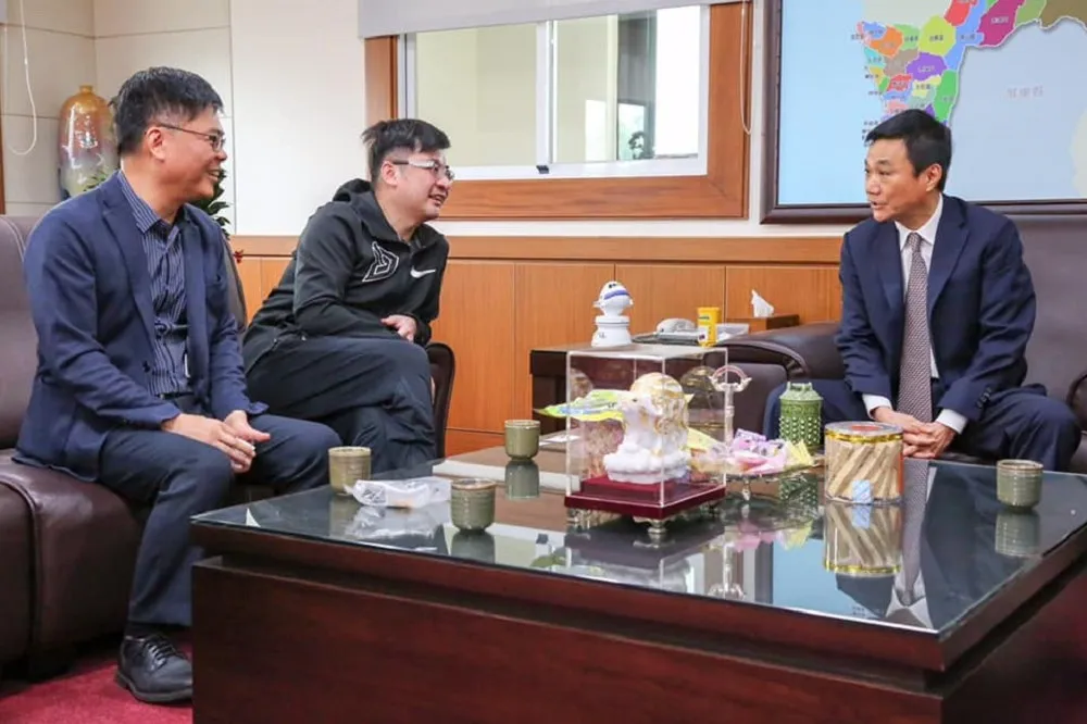彰縣議長謝典林發合照「本來下個月要去探訪…」　張清照悲痛以《朋友別哭》悼好友 　