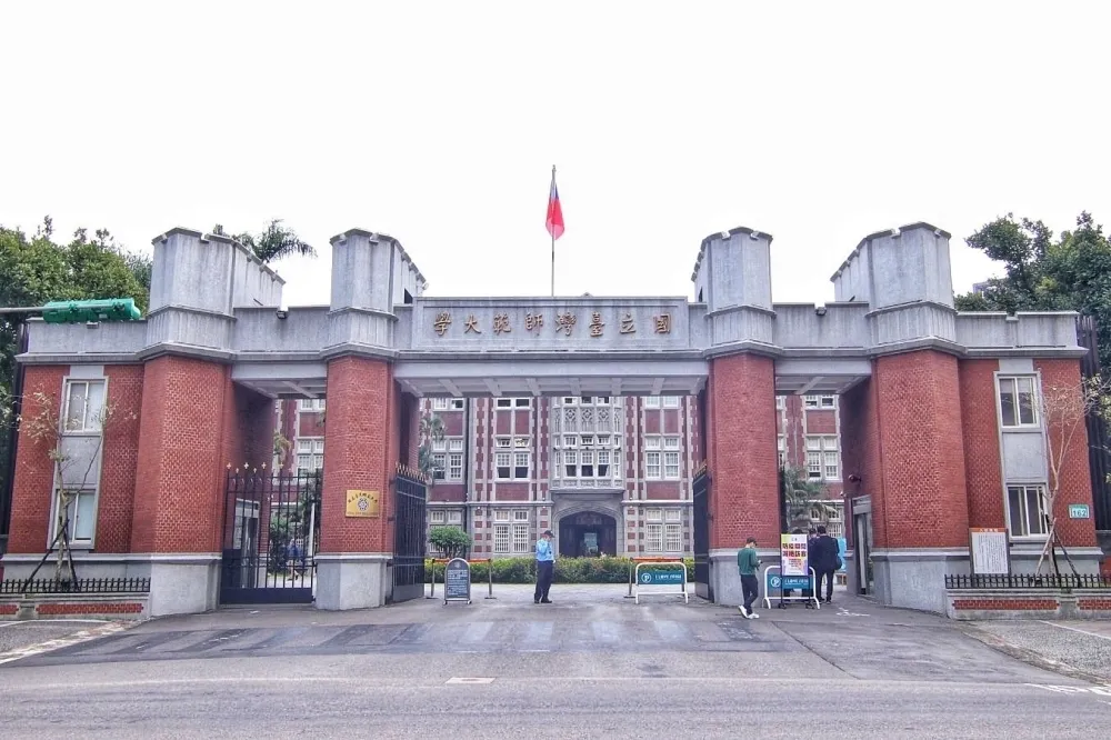 投書：需要超脫黨國主義的，又豈只是「校歌」了得……