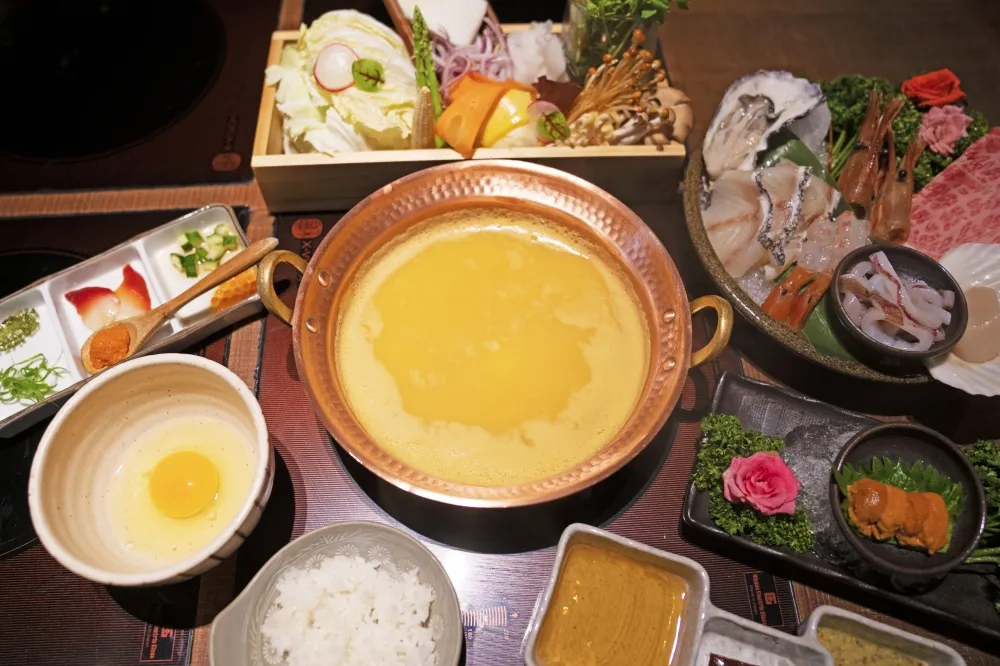 【有片】一次嘗遍奢華海膽 4 吃！黑毛屋夏季限定「北海道海膽涮涮鍋」限期開賣