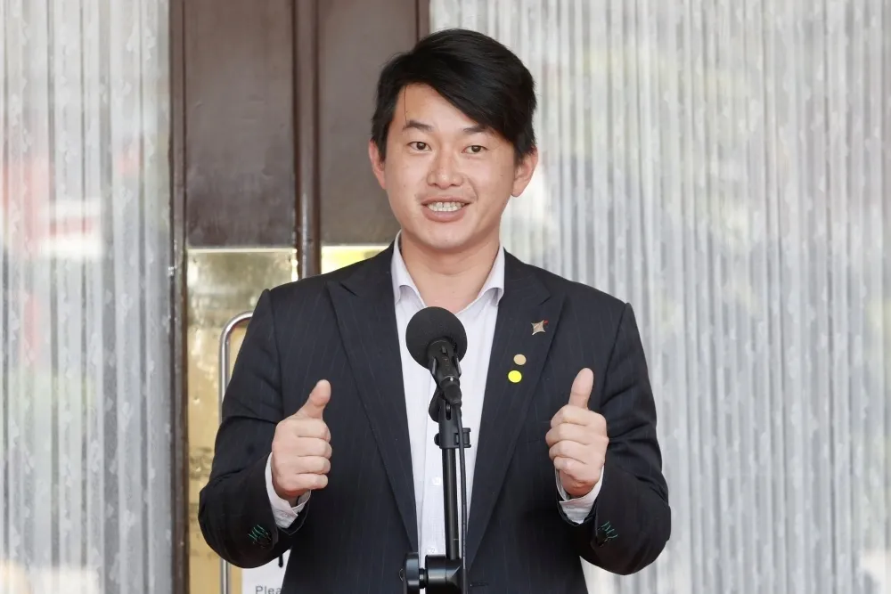 遭新黨發動「下架」　陳柏惟：被共產黨養的人罷免是我的勳章