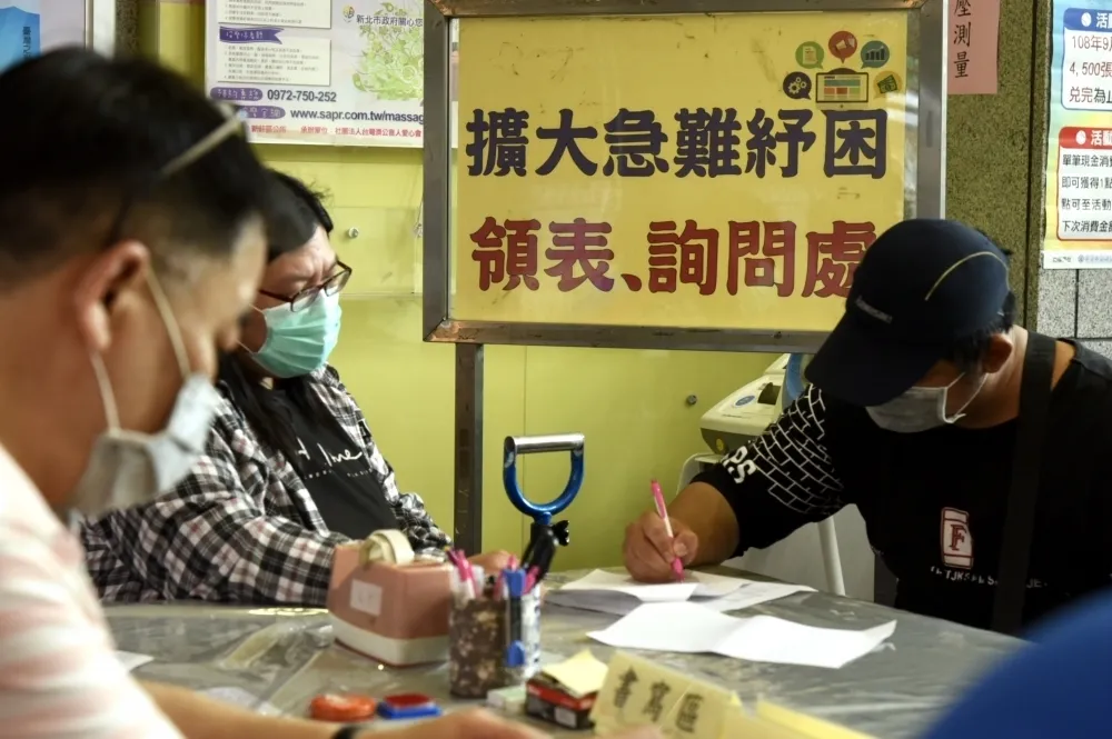 蔡明芳專欄：不要輕忽「小微企業」當下穩定社會的功能