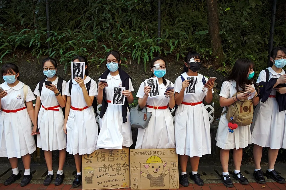 連唱歌都不行！　香港教育局嚴令校園內不得出現《願榮光歸香港》