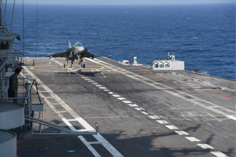 【六年內首飛】以光輝為基礎　印度擬自主研發雙引擎「新艦載戰機」