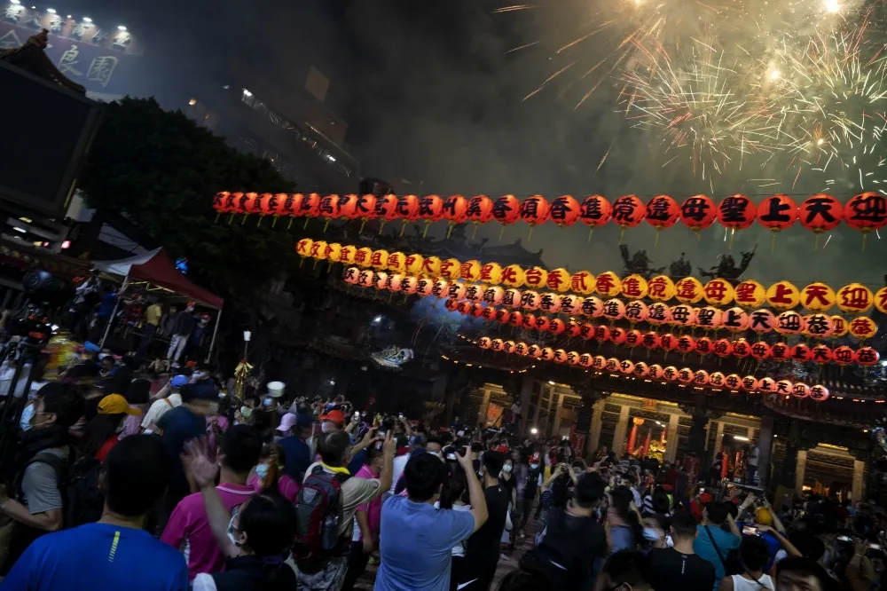 【直擊片】深夜起駕！2020 大甲媽祖遶境進香​登場