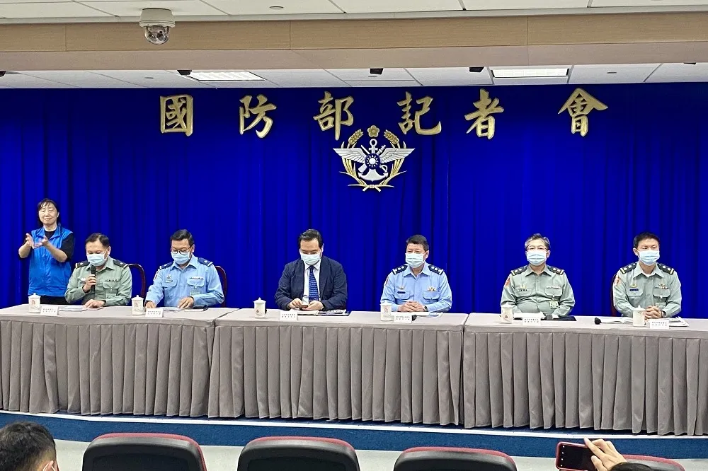 【敦睦群聚案】防疫破口關鍵　國防部：沒將新冠肺炎納入聯檢