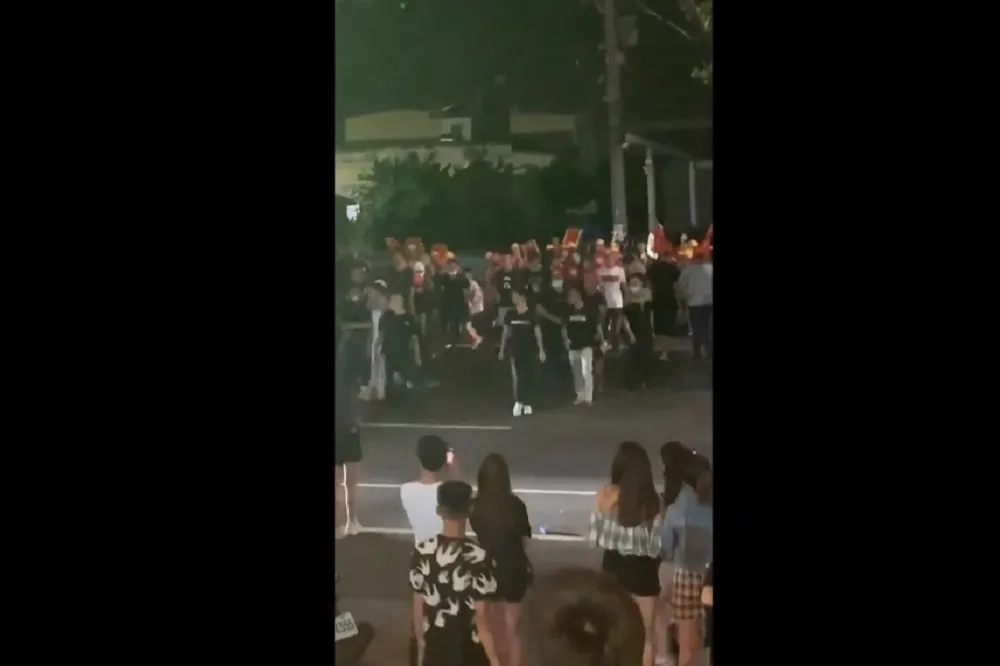 大甲媽祖遶境爆拳鬥！　黑衣人不爽36執士「一言不合就開打」
