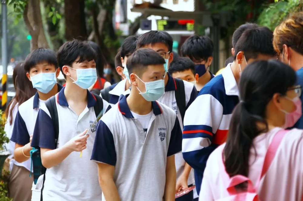 高雄驚傳15學生上呼吸道群聚感染　衛生局緊急採驗結果14日出爐