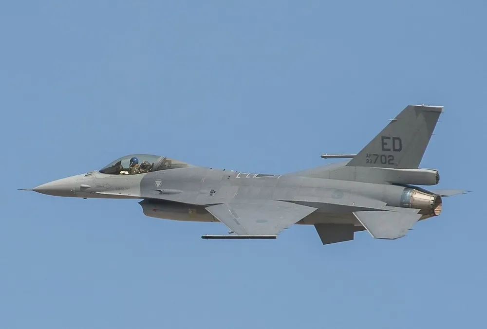 空軍F-16A/B型戰機性能提升案　電戰莢艙空軍爭執不休回到原點