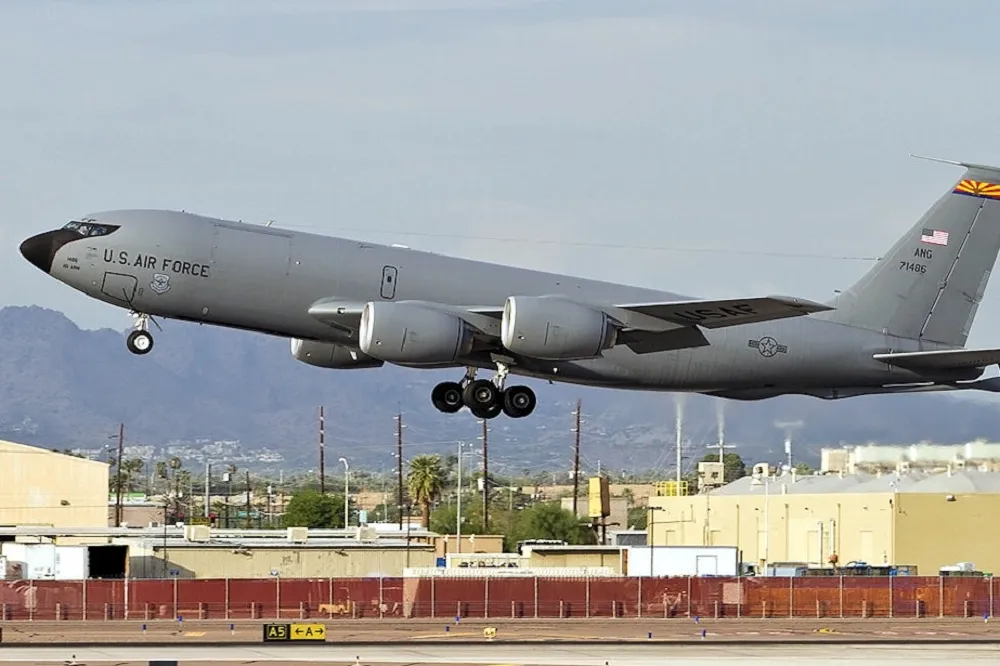 美軍KC-135加油機　現蹤台灣東南方空域