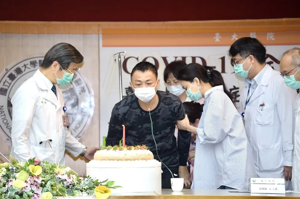 確診重症裝葉克膜33天搶回一命　感謝台大醫護把他「當成家人般呵護」